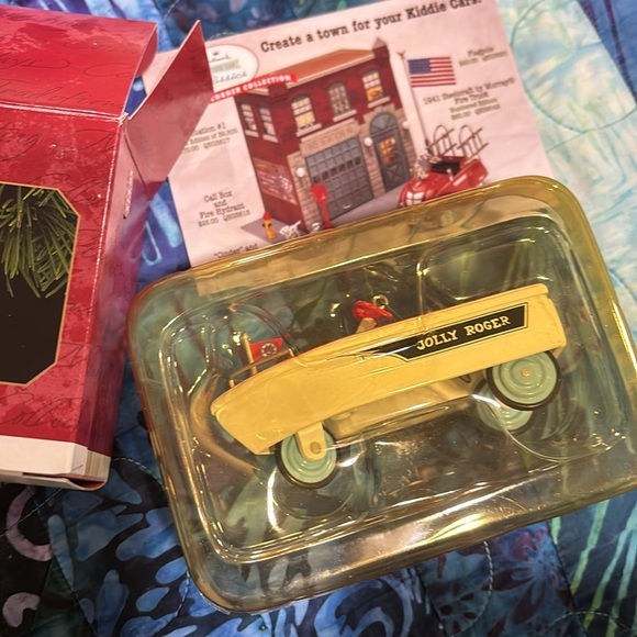 Keepsake ornaments in box - Picture 7 of 10